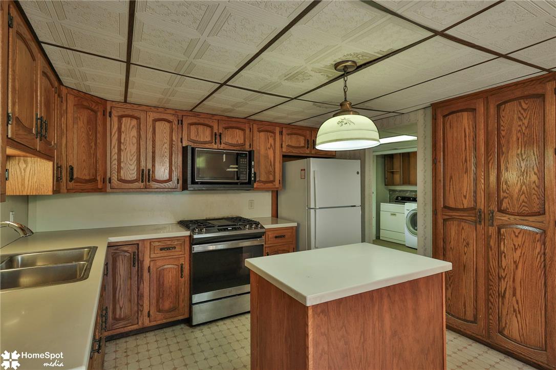 808 Engler Road Property Photo 6