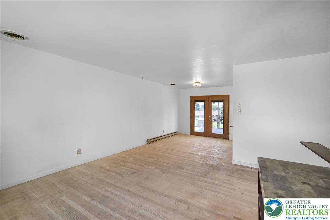 467 W Locust Lane Property Photo 5