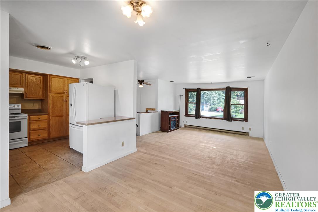 467 W Locust Lane Property Photo 8