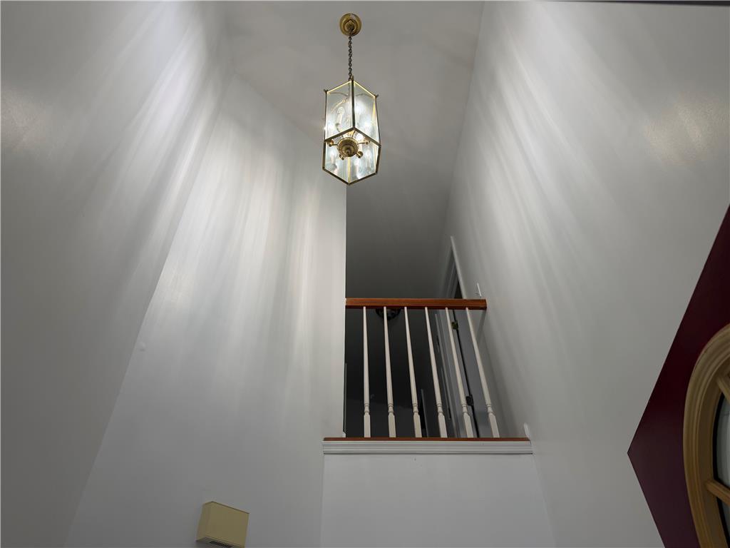 7813 Cross Creek Circle Property Photo 3