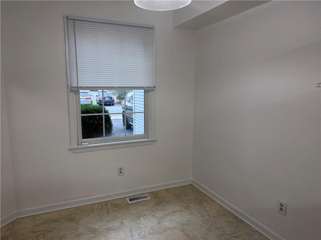 7813 Cross Creek Circle Property Photo 4