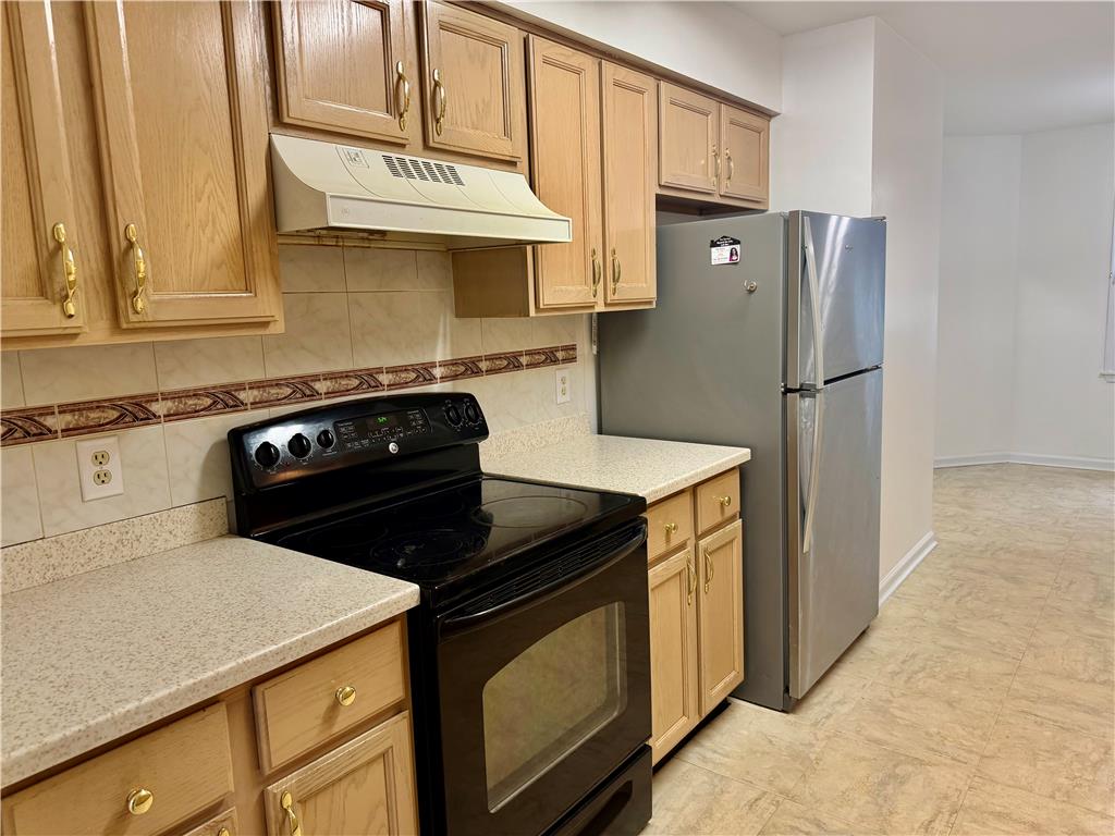7813 Cross Creek Circle Property Photo 8