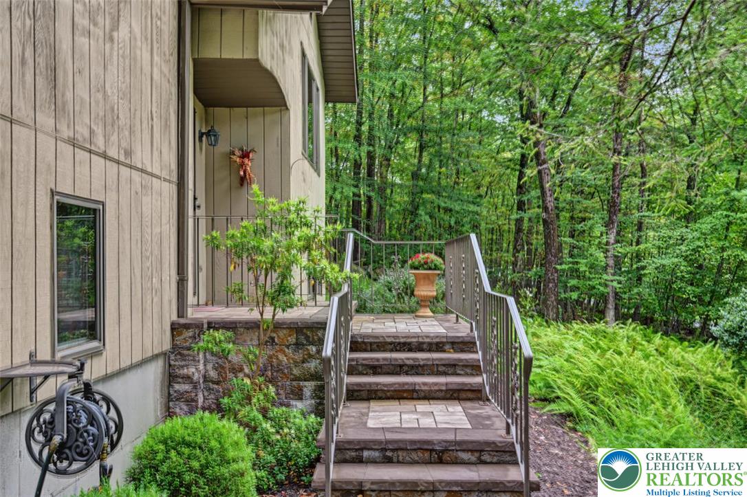 2311 Woodhaven Drive Property Photo 6