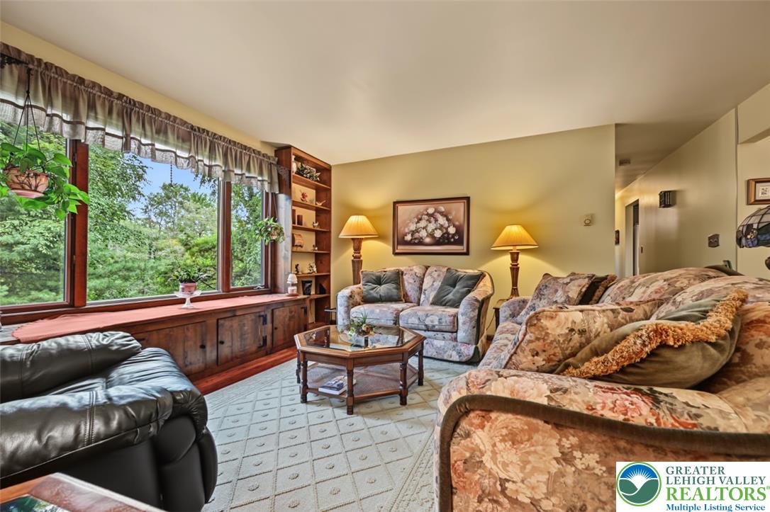 2311 Woodhaven Drive Property Photo 10