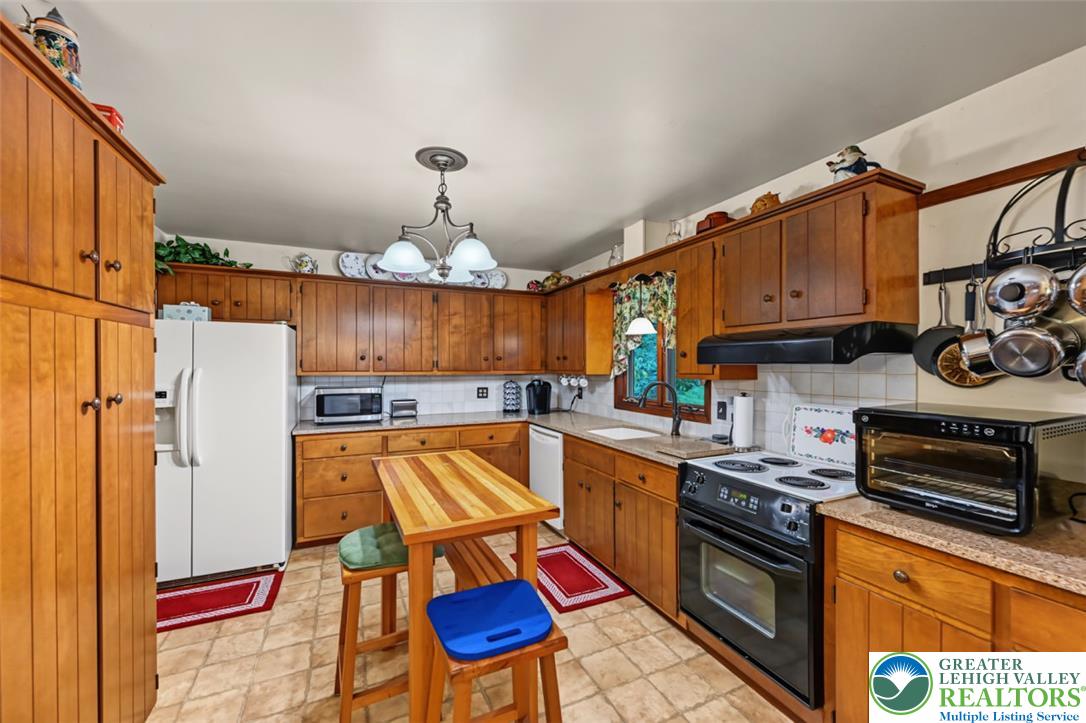 2311 Woodhaven Drive Property Photo 18