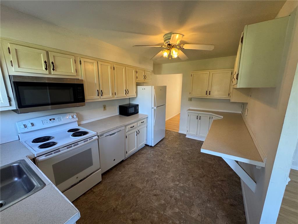 5661 Greens Drive Property Photo 9