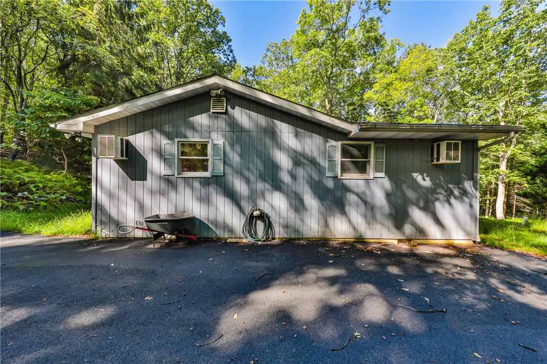 335 Shady Oaks Drive East Property Photo 4