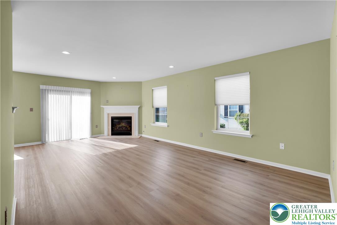 6835 Lincoln Drive Property Photo 8