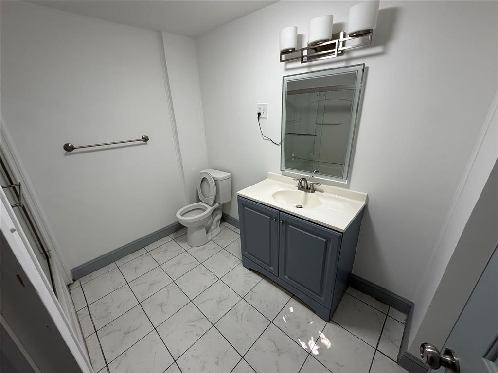 975 Wyandotte Street Property Photo 16