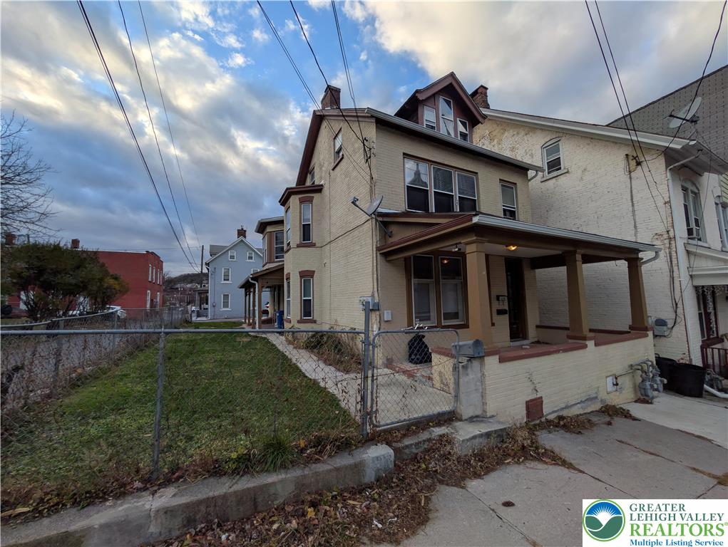 426 Carlton Avenue Apt 2 Property Photo 1