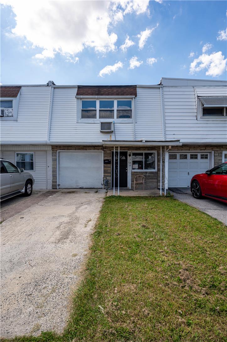 724 North Lacrosse Street Property Photo 1