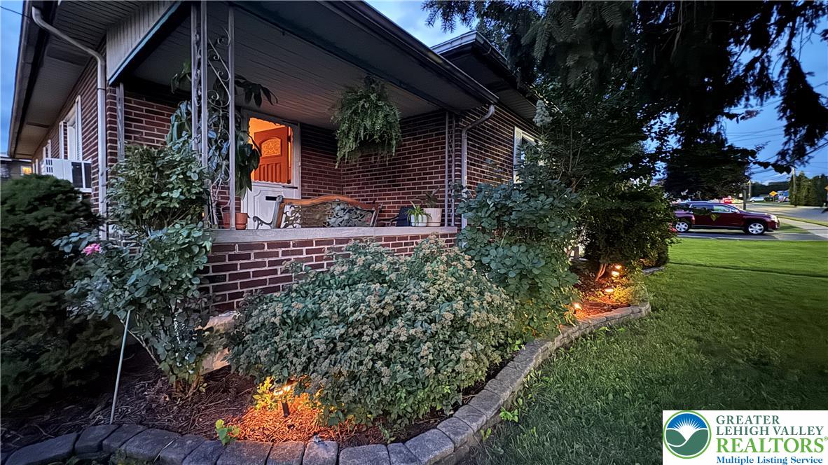 639 North Graham Street Property Photo 4