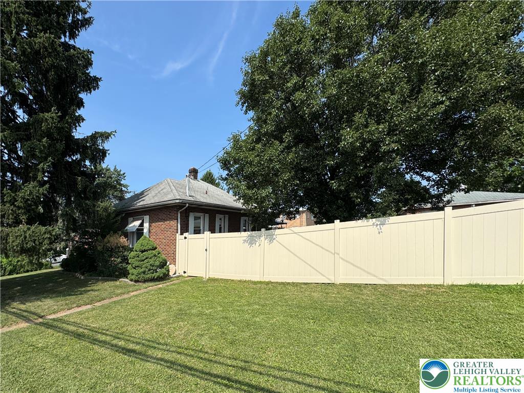 639 North Graham Street Property Photo 6