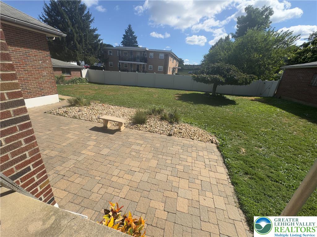 639 North Graham Street Property Photo 8