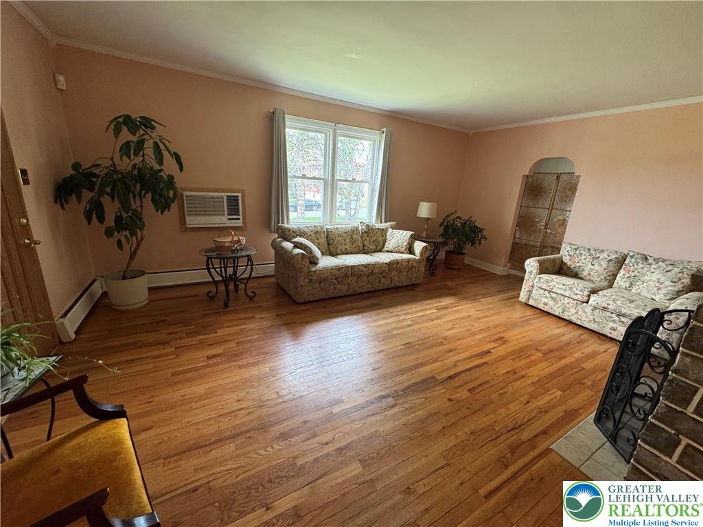 639 North Graham Street Property Photo 9