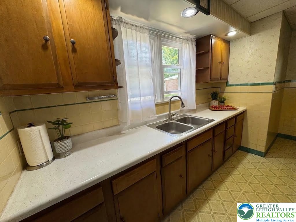 639 North Graham Street Property Photo 17
