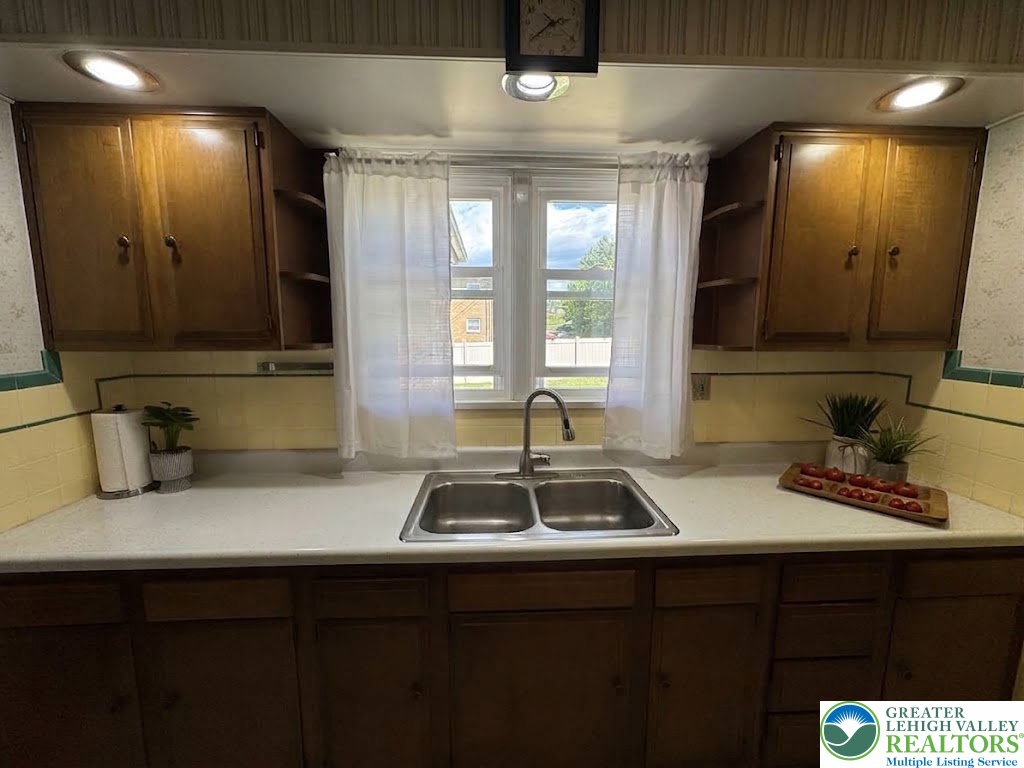 639 North Graham Street Property Photo 18