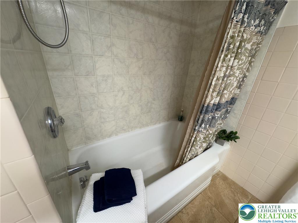 639 North Graham Street Property Photo 27