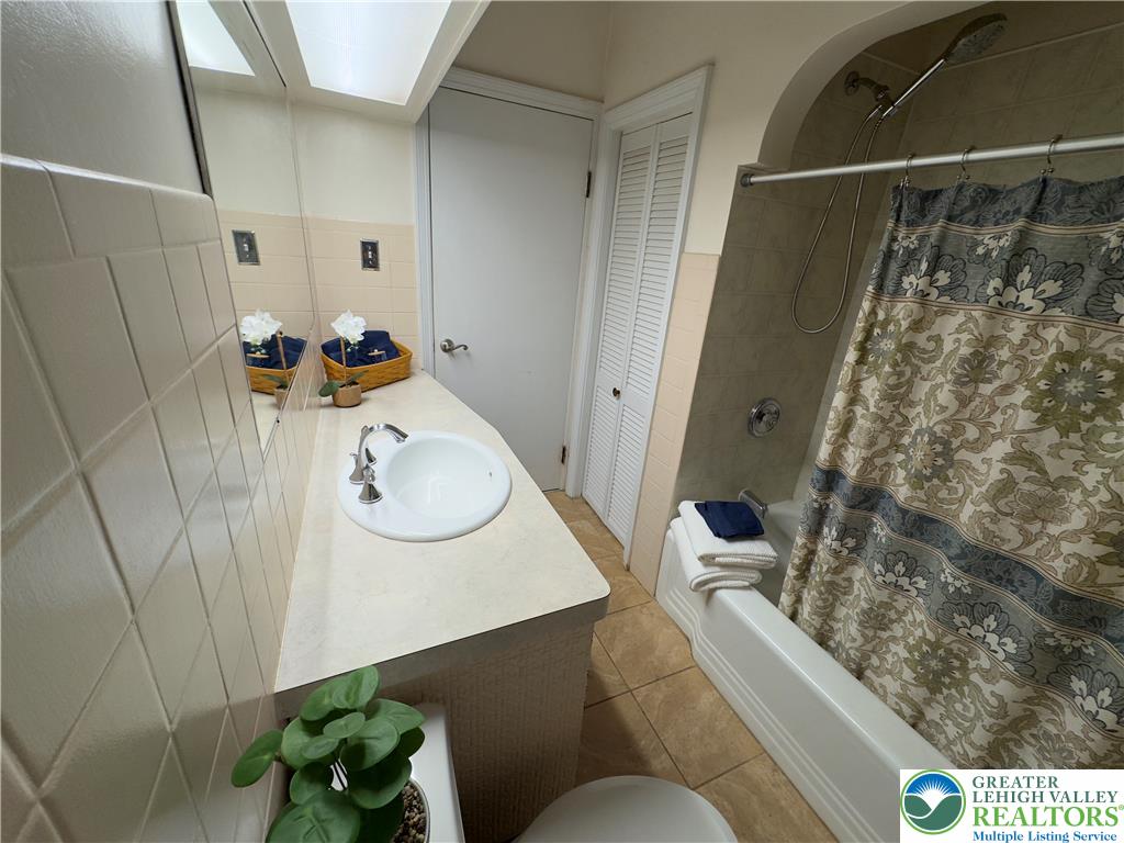 639 North Graham Street Property Photo 28