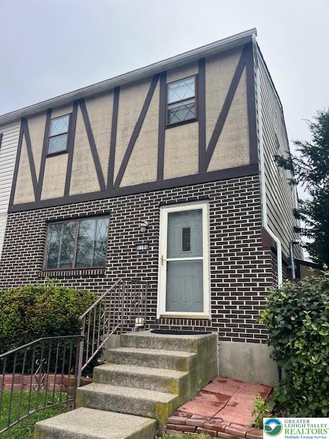 1184 Eagle Street Property Photo 2