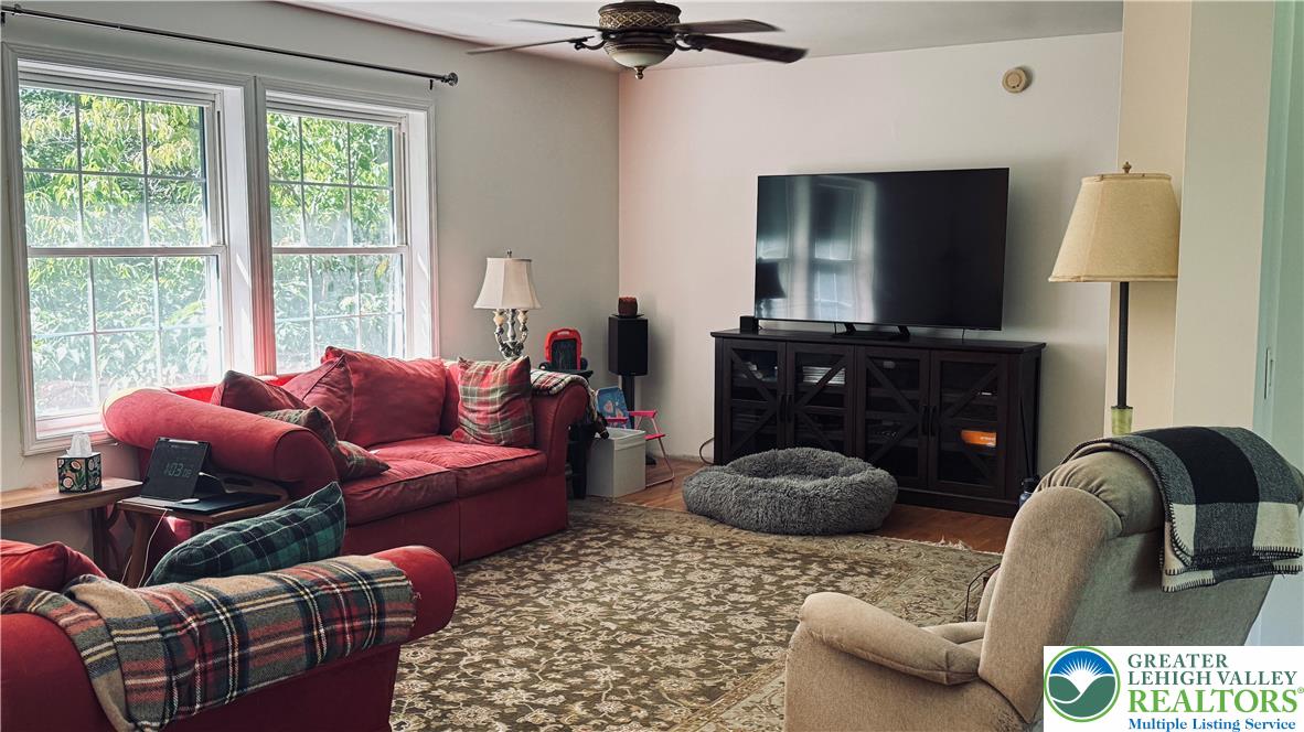 8581 Hensingersville Road Property Photo 4