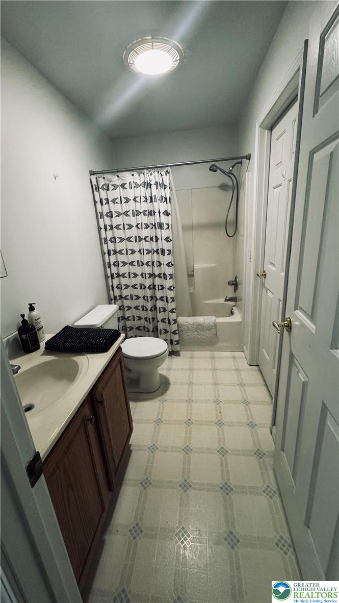 8581 Hensingersville Road Property Photo 14