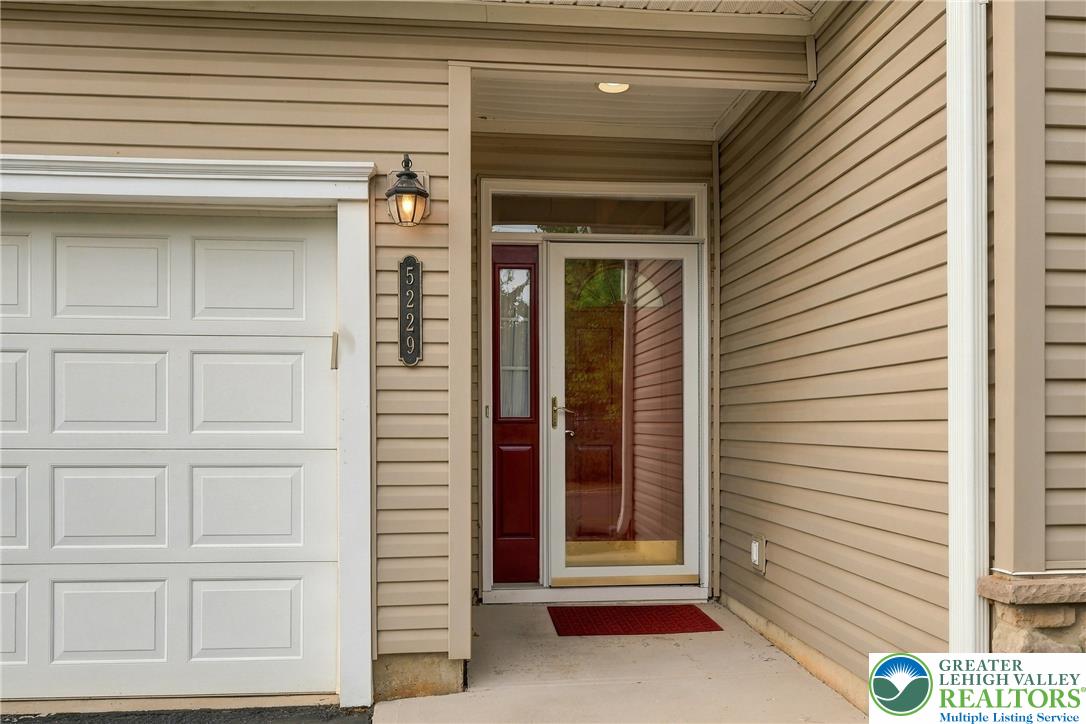 5229 Garden View Lane Property Photo 2