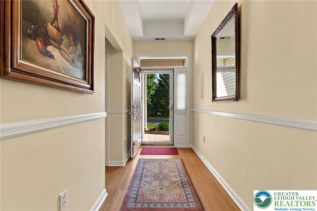 5229 Garden View Lane Property Photo 4