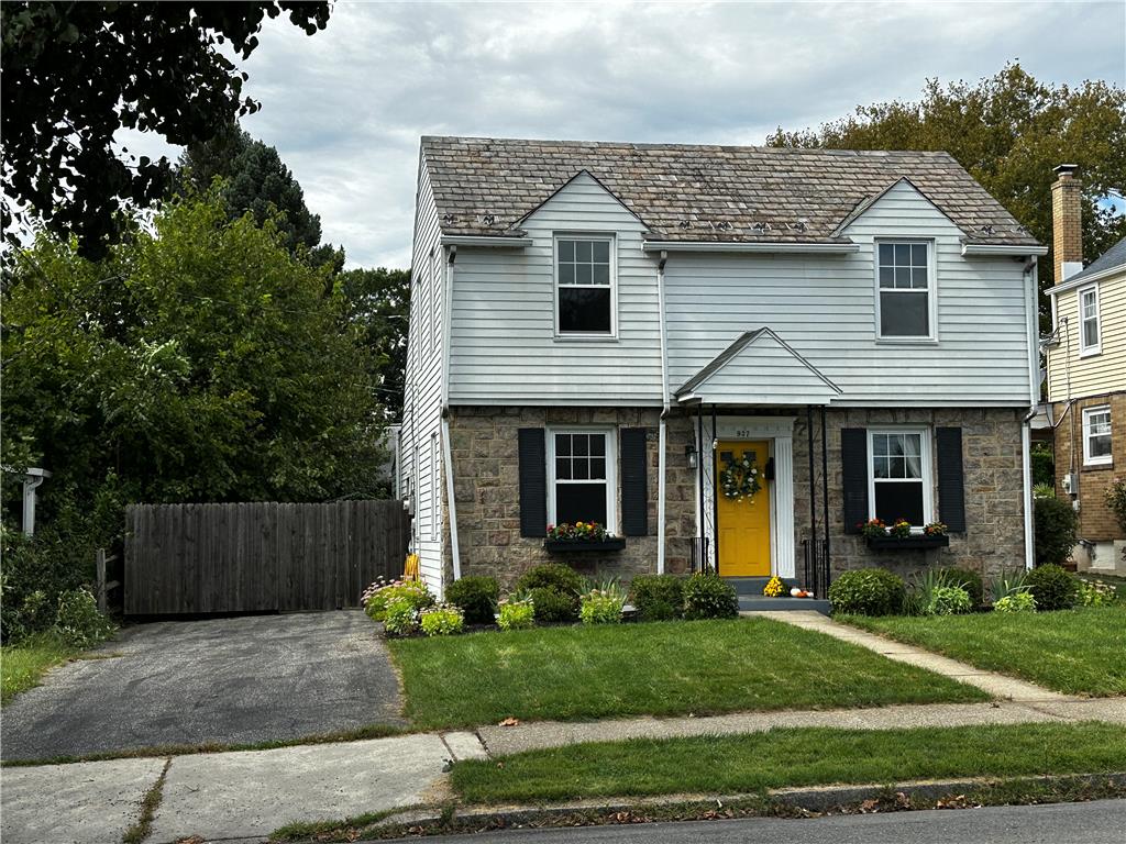 937 Elm Street Property Photo 3