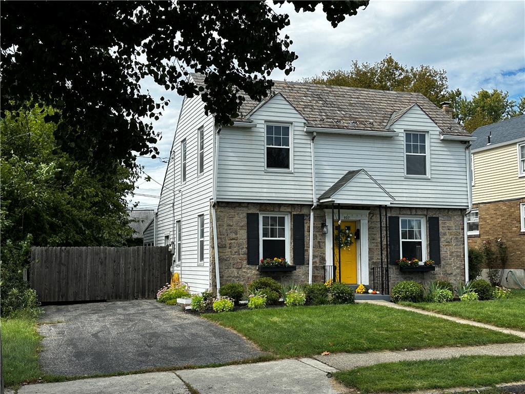 937 Elm Street Property Photo 4