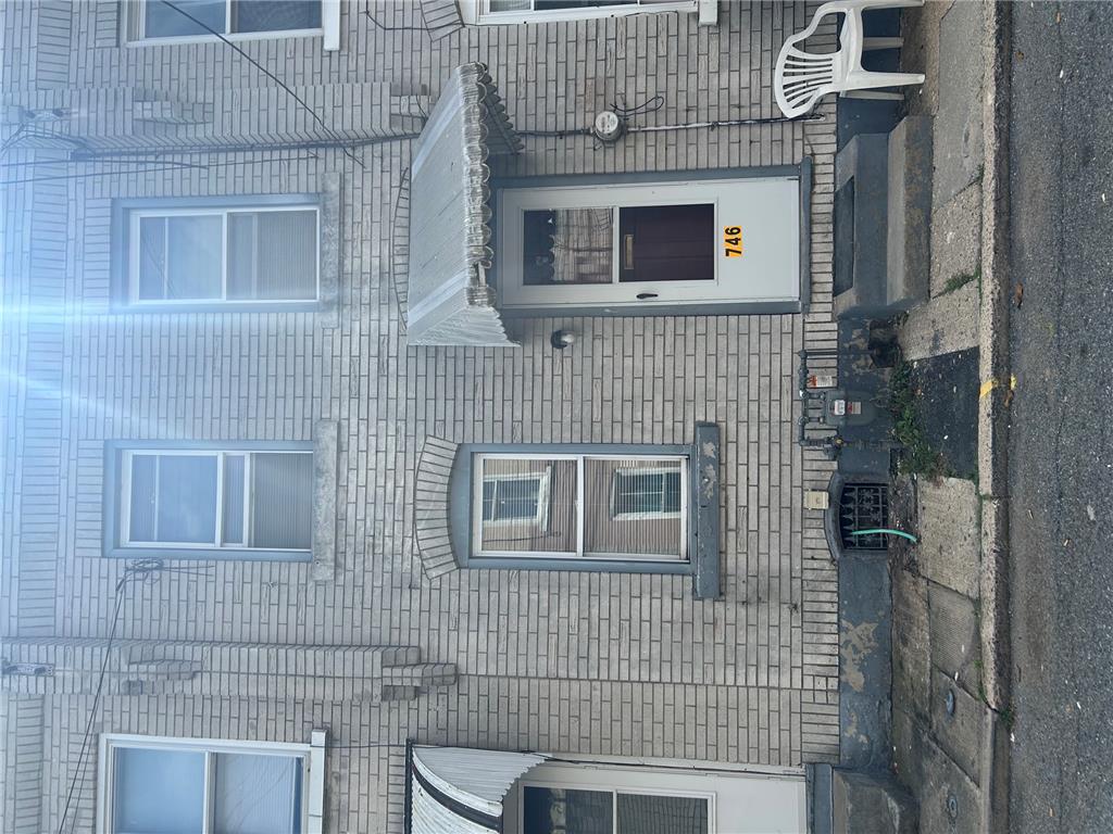746 Laufer Street Property Photo 1