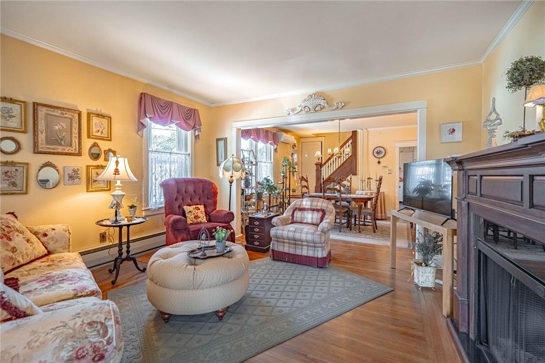 9 West Laurel Street Property Photo 4