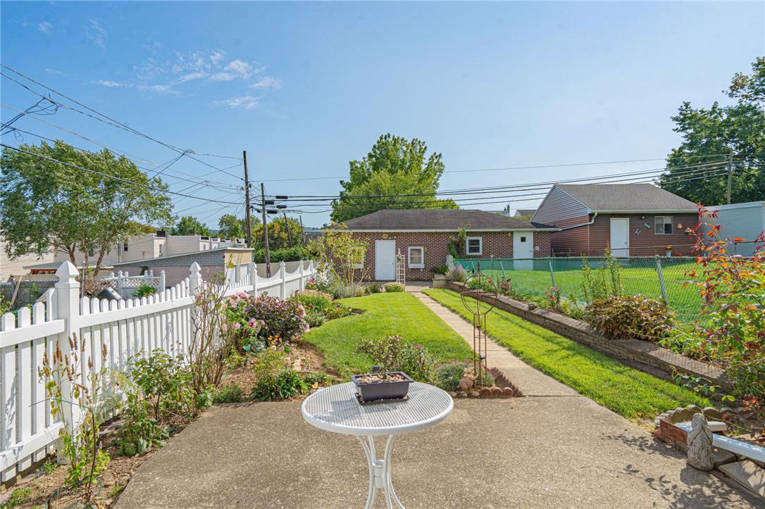 9 West Laurel Street Property Photo 28