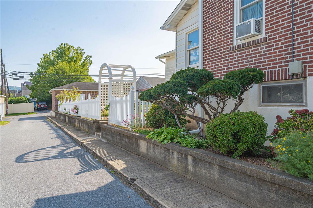 9 West Laurel Street Property Photo 31
