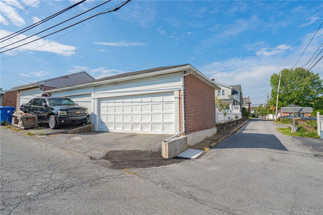 9 West Laurel Street Property Photo 33