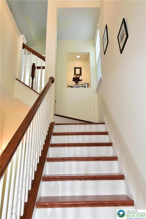 1600 Oakridge Lane Property Photo 2