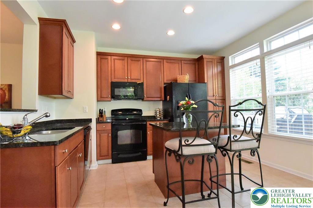 1600 Oakridge Lane Property Photo 4