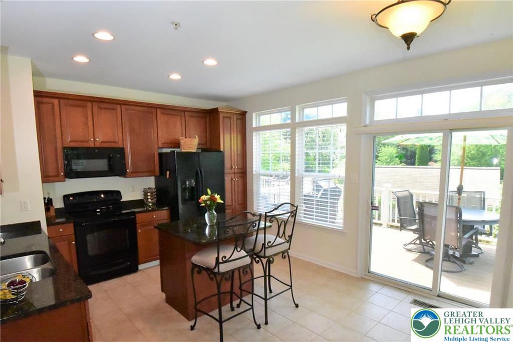 1600 Oakridge Lane Property Photo 6