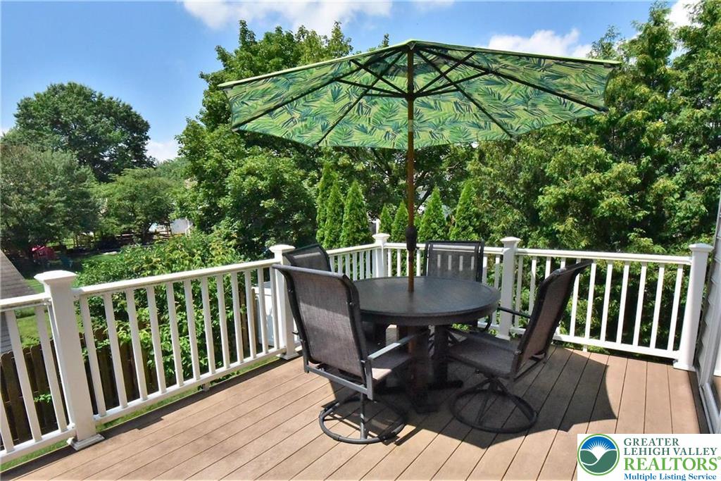 1600 Oakridge Lane Property Photo 7