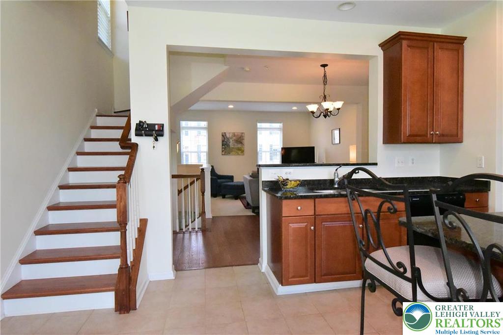1600 Oakridge Lane Property Photo 8