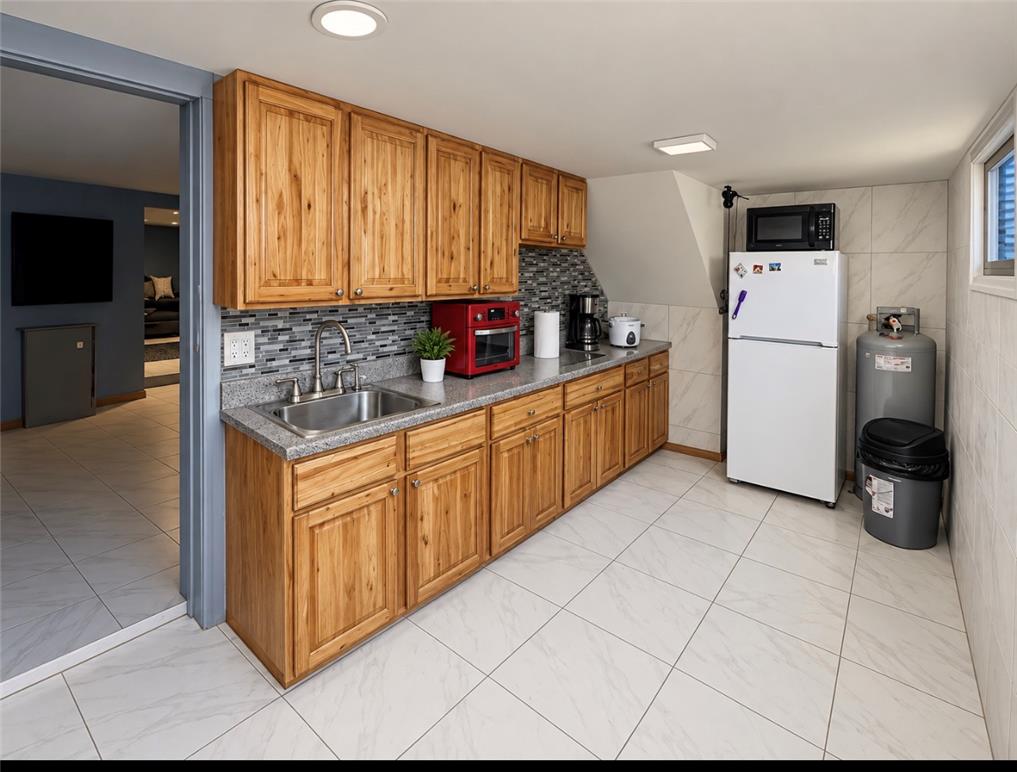 140 West Abbott Street Property Photo 24