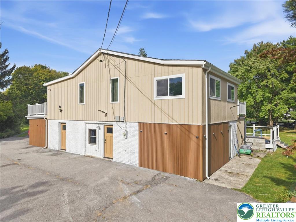 136 East West Street Property Photo 4