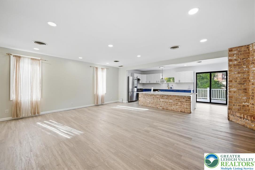 136 East West Street Property Photo 6