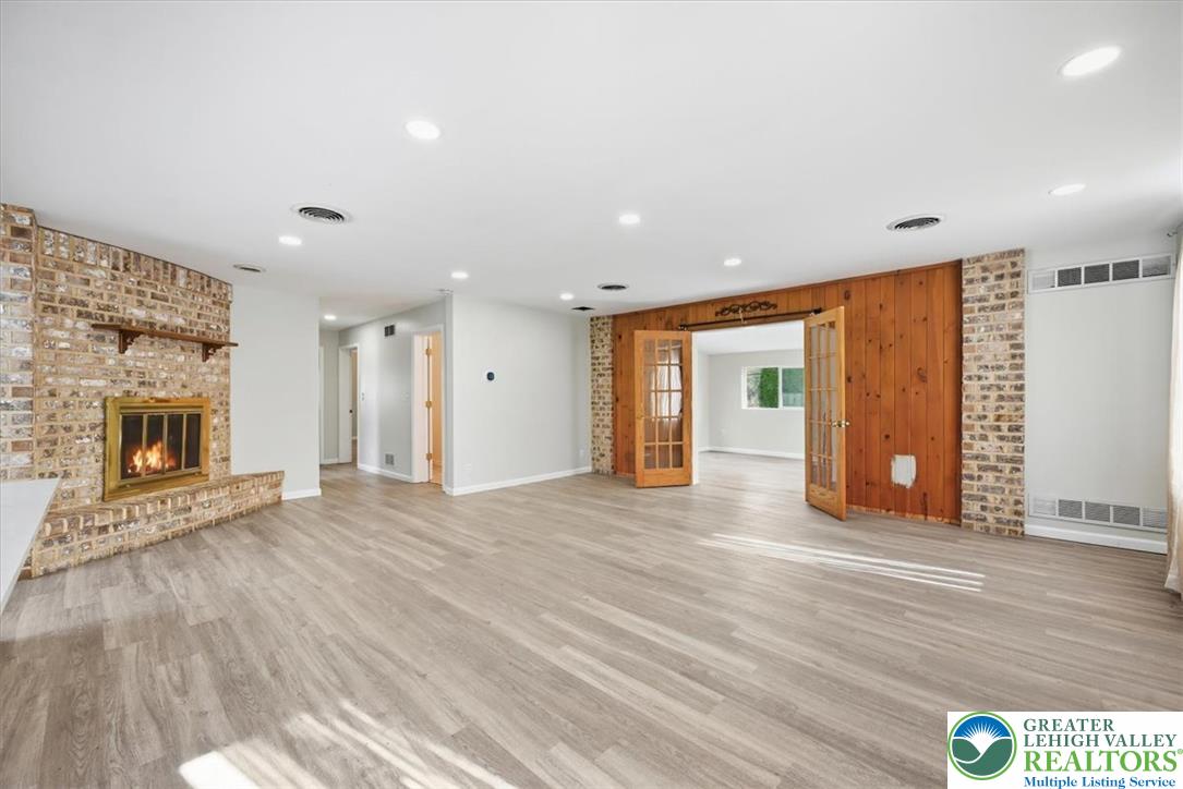 136 East West Street Property Photo 8