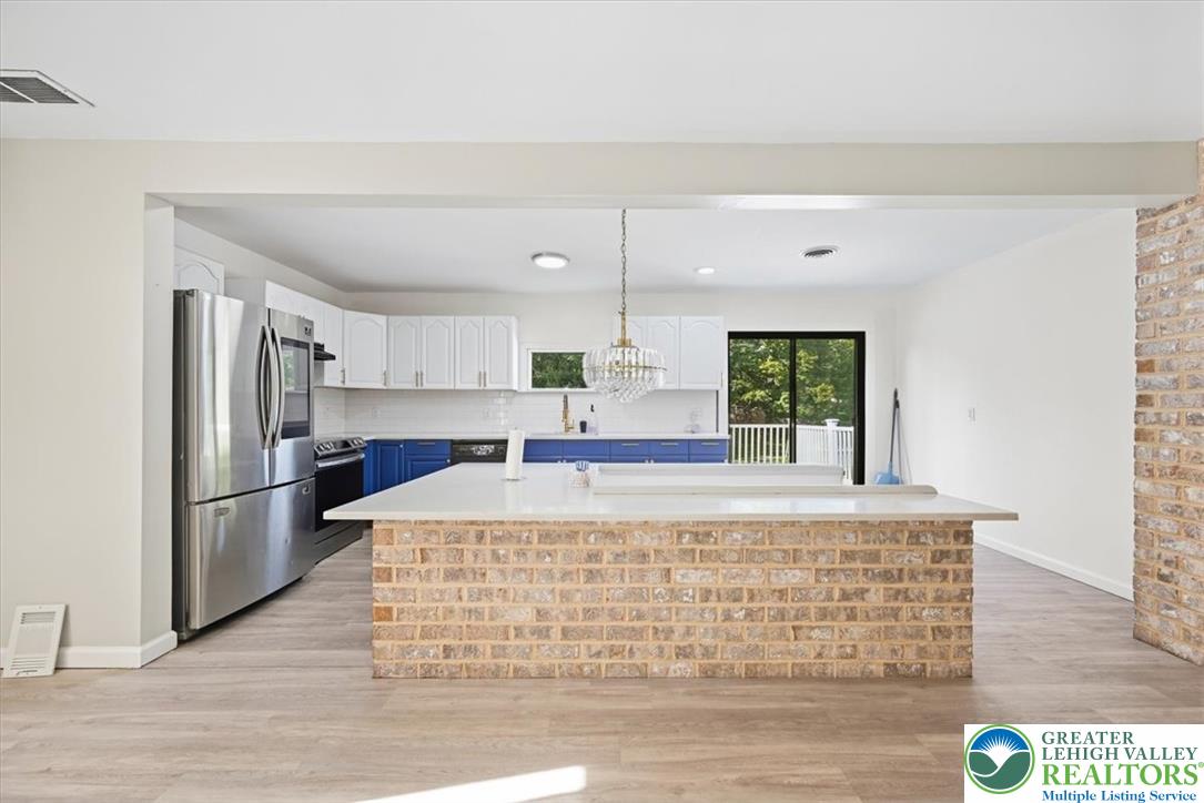 136 East West Street Property Photo 11