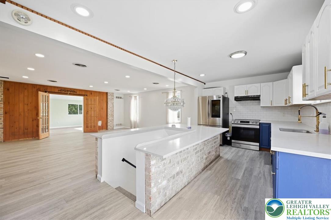 136 East West Street Property Photo 14