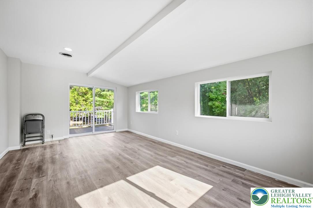 136 East West Street Property Photo 18