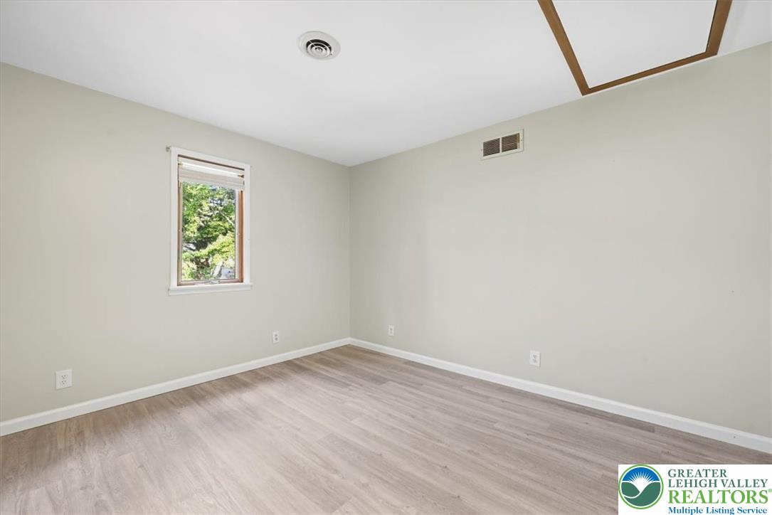 136 East West Street Property Photo 24