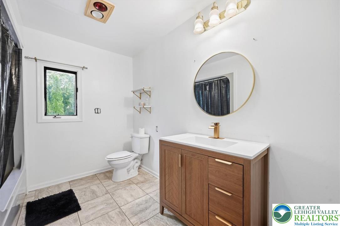 136 East West Street Property Photo 27