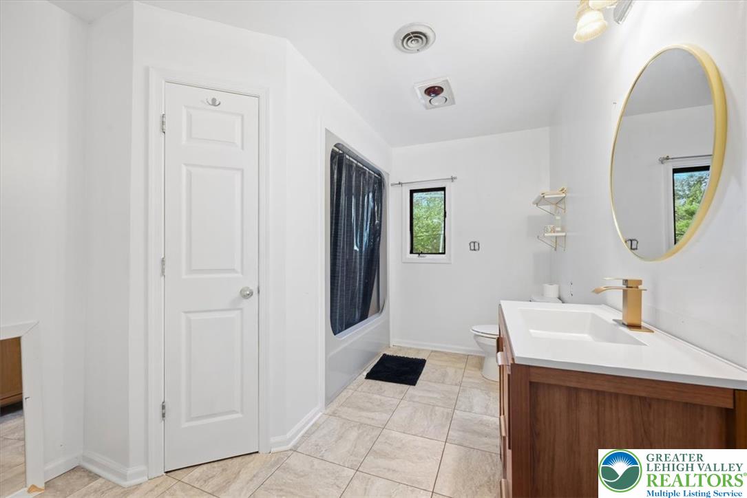 136 East West Street Property Photo 28